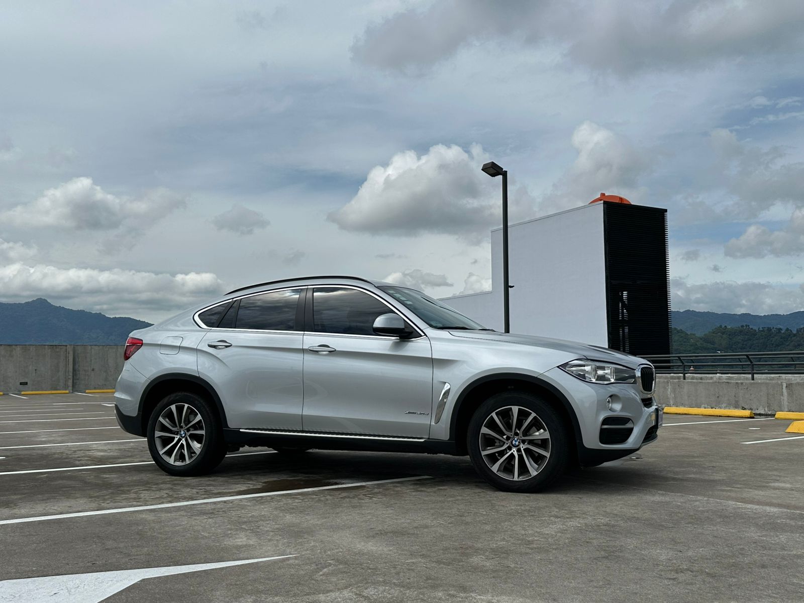 BMW X6 X-DRIVE