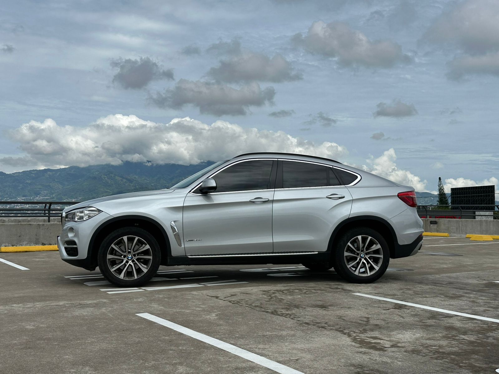 BMW X6 X-DRIVE