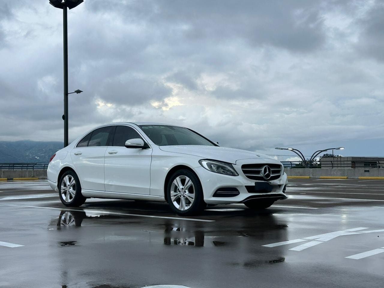 MERCEDES BENZ C180