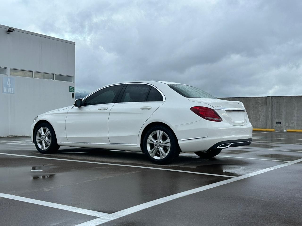 MERCEDES BENZ C180