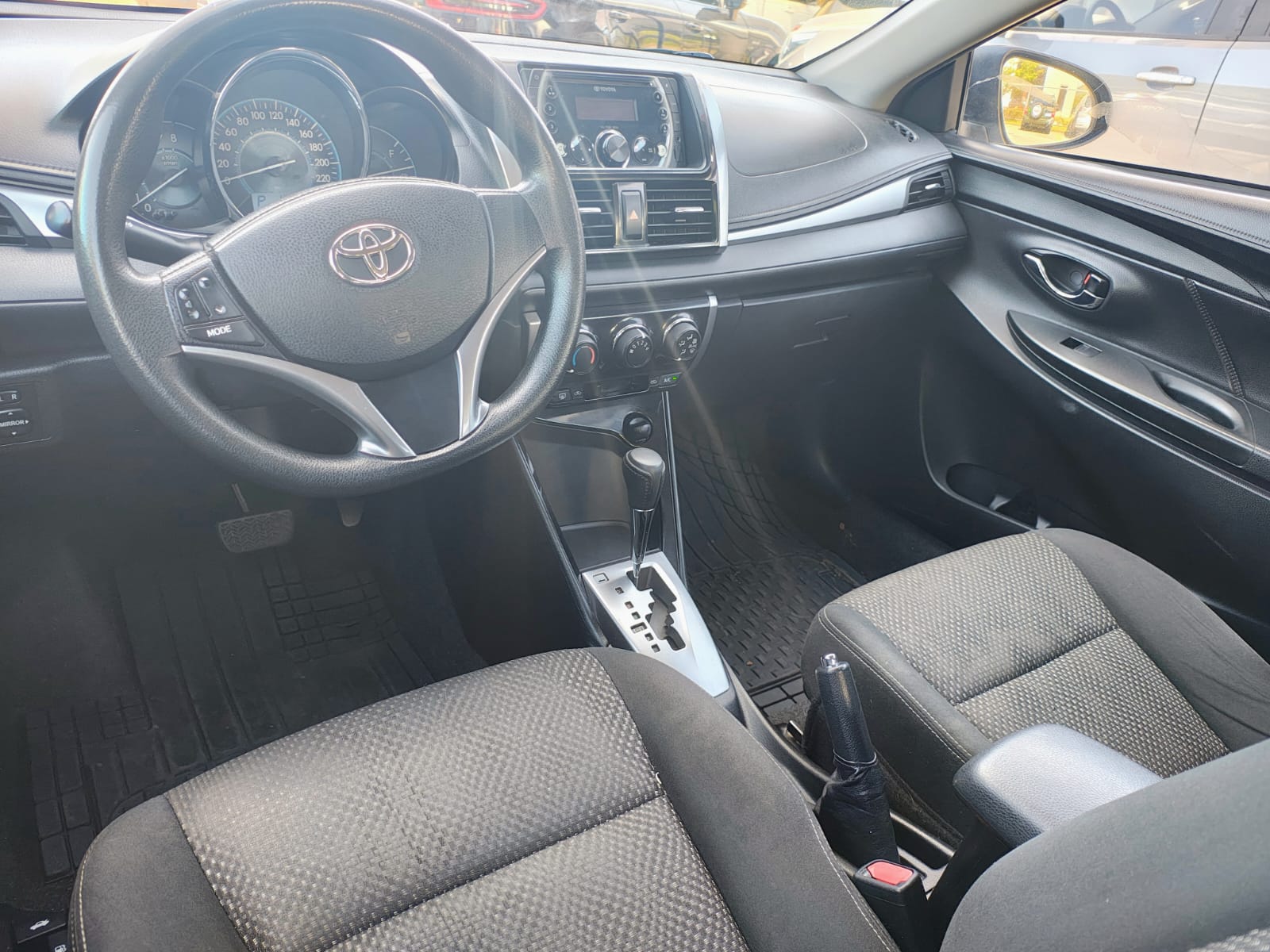 TOYOTA YARIS E