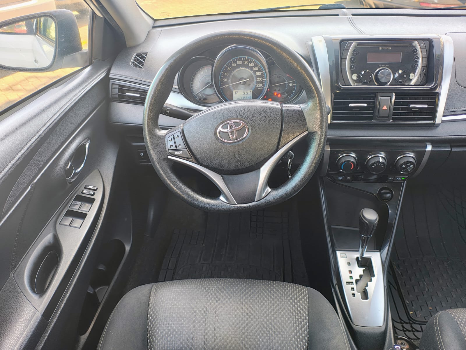 TOYOTA YARIS E