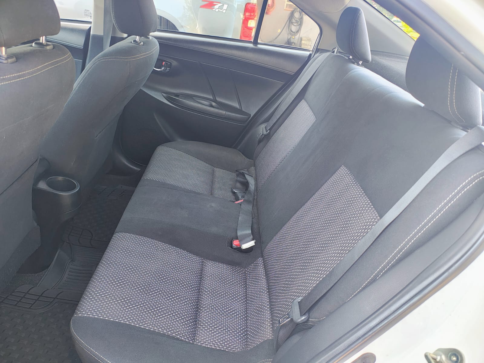 TOYOTA YARIS E
