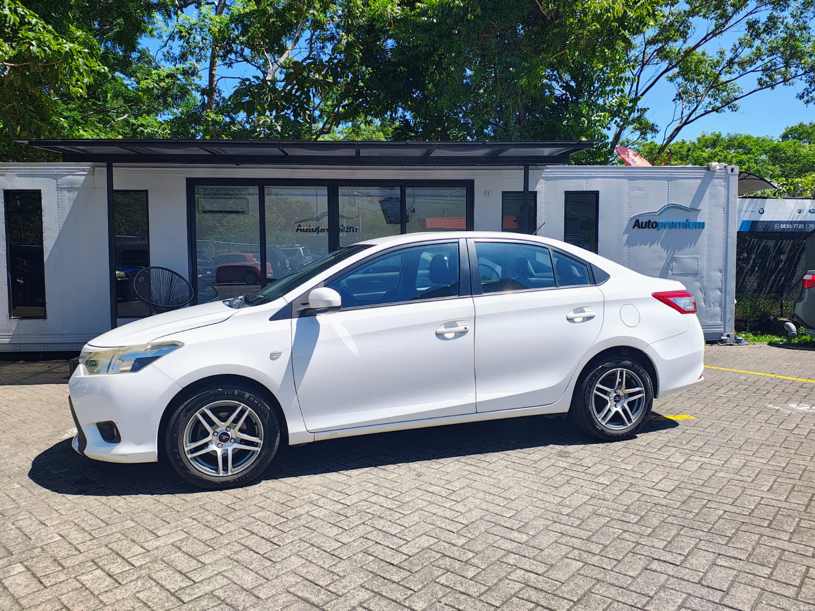 TOYOTA YARIS E
