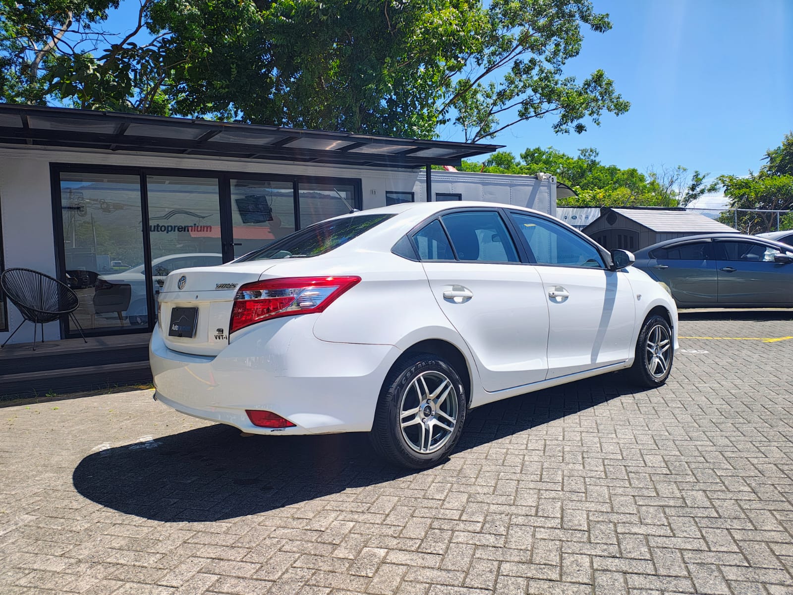 TOYOTA YARIS E