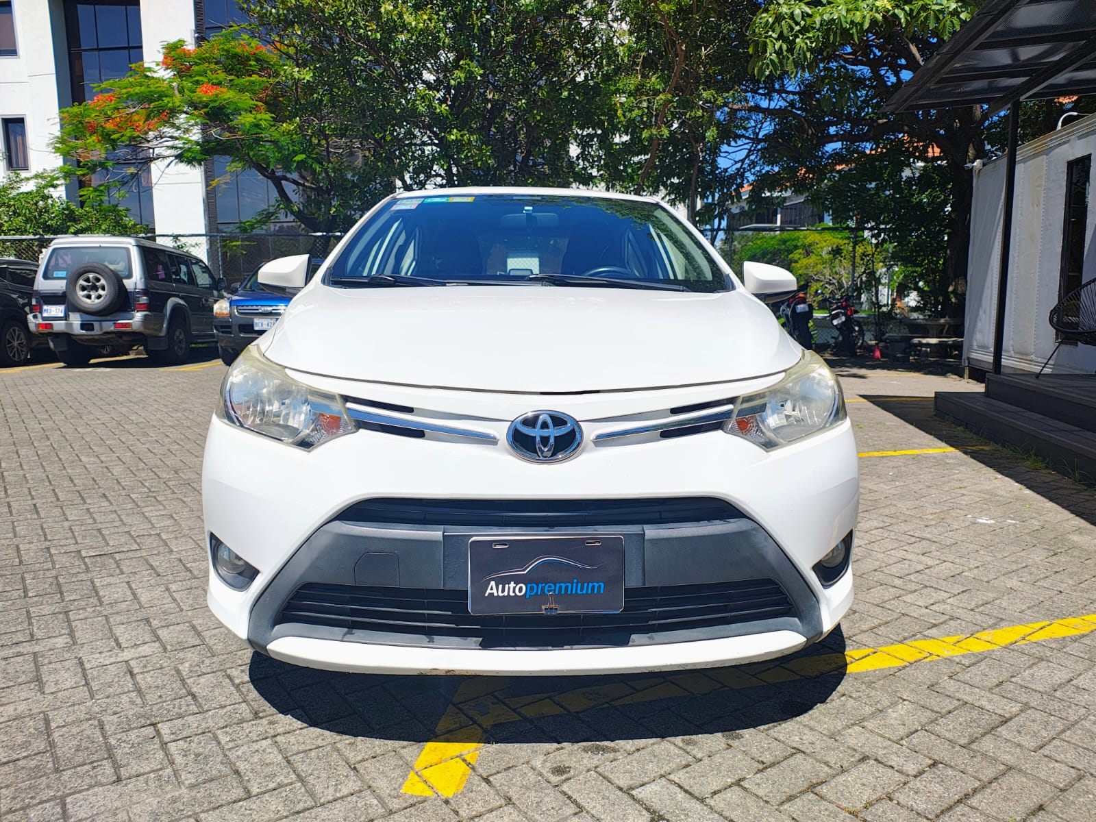 TOYOTA YARIS E