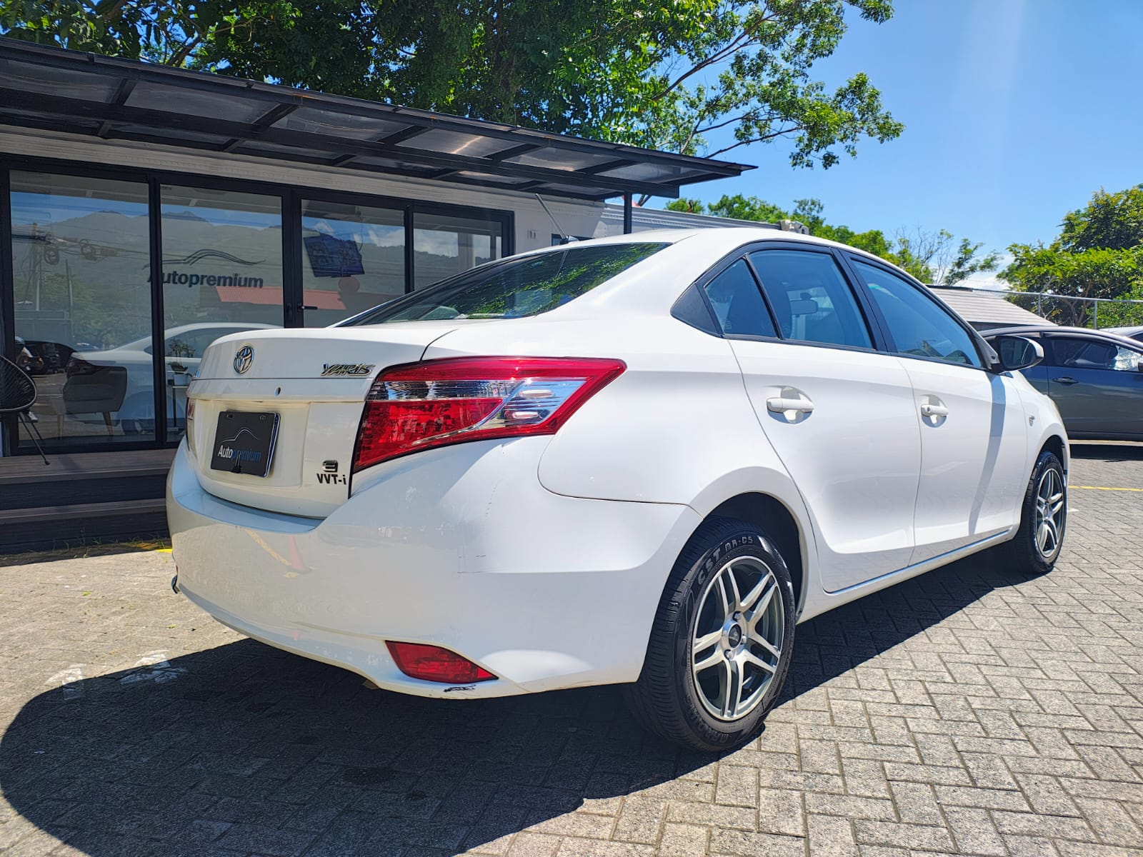 TOYOTA YARIS E