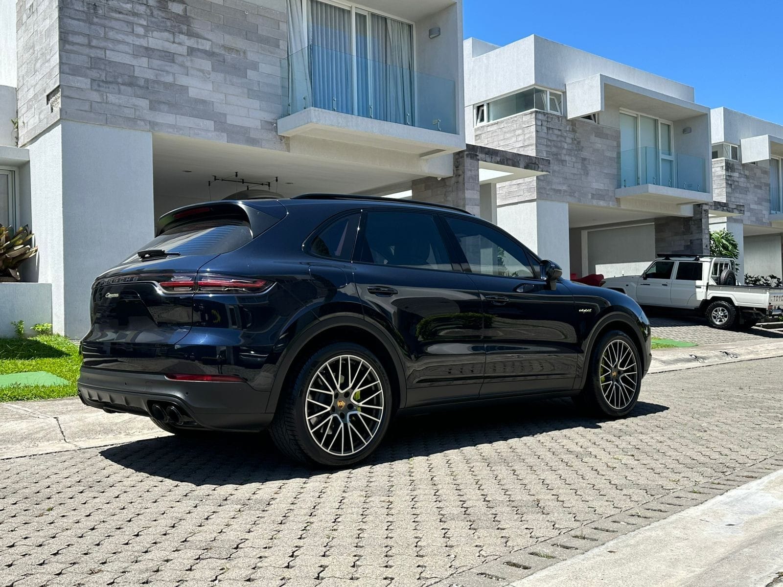 PORSCHE CAYENNE E-HYBRID
