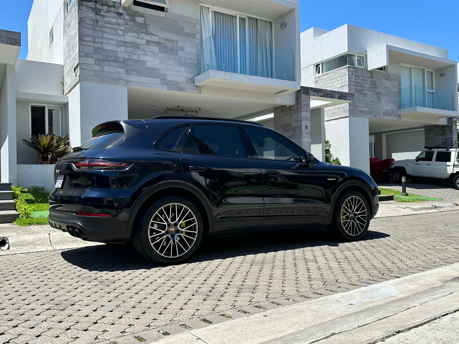 PORSCHE CAYENNE E-HYBRID