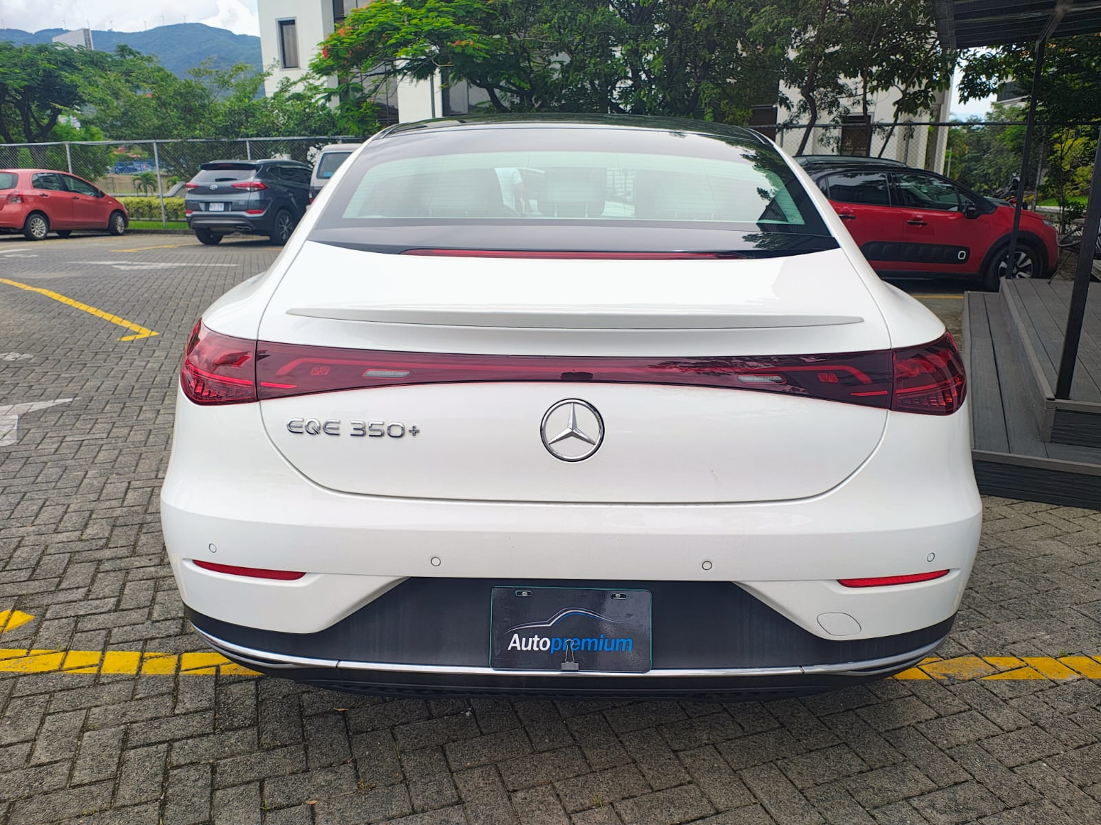 MERCEDES BENZ EQE