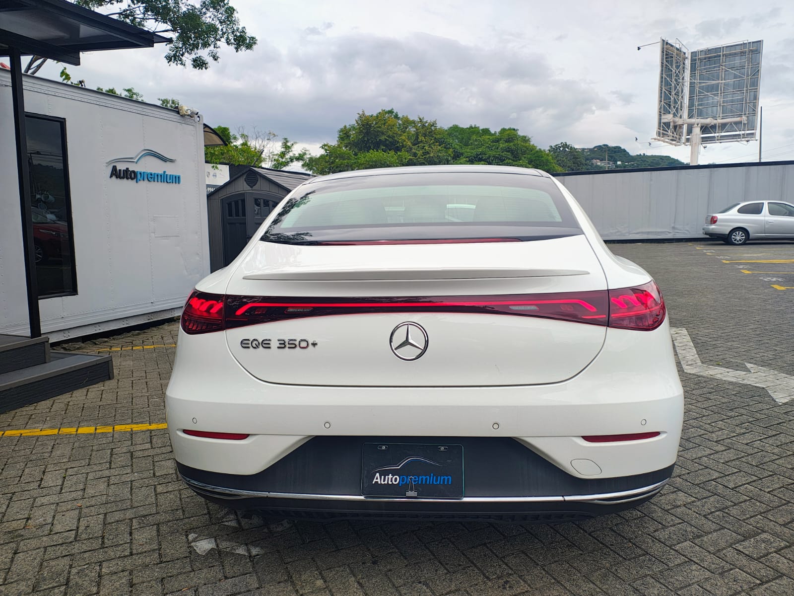 MERCEDES BENZ EQE