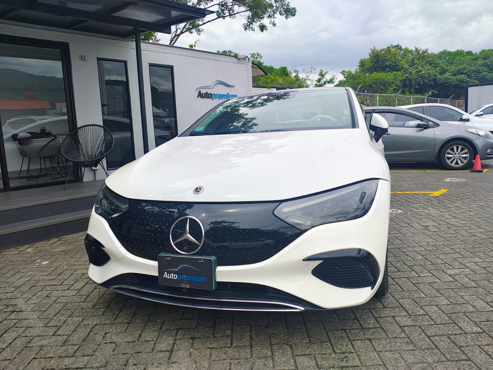 MERCEDES BENZ EQE