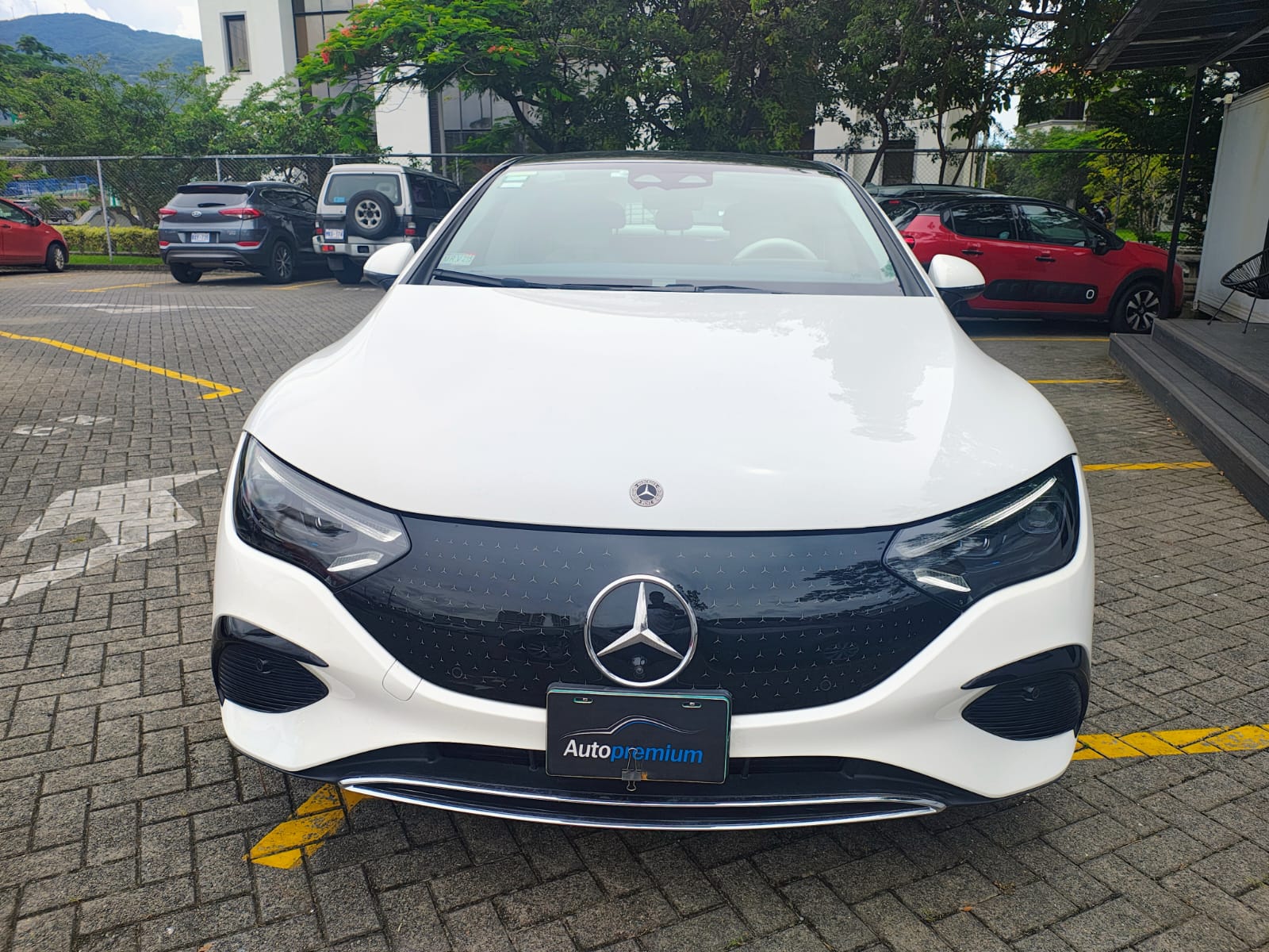 MERCEDES BENZ EQE