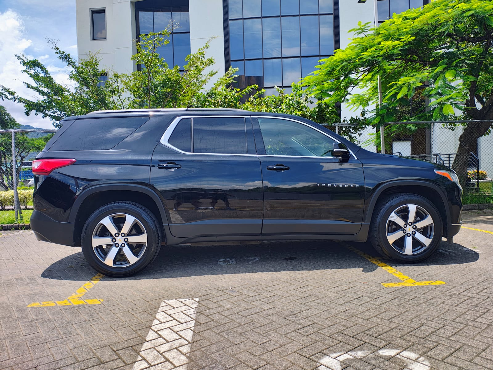 CHEVROLET TRAVERSE LT