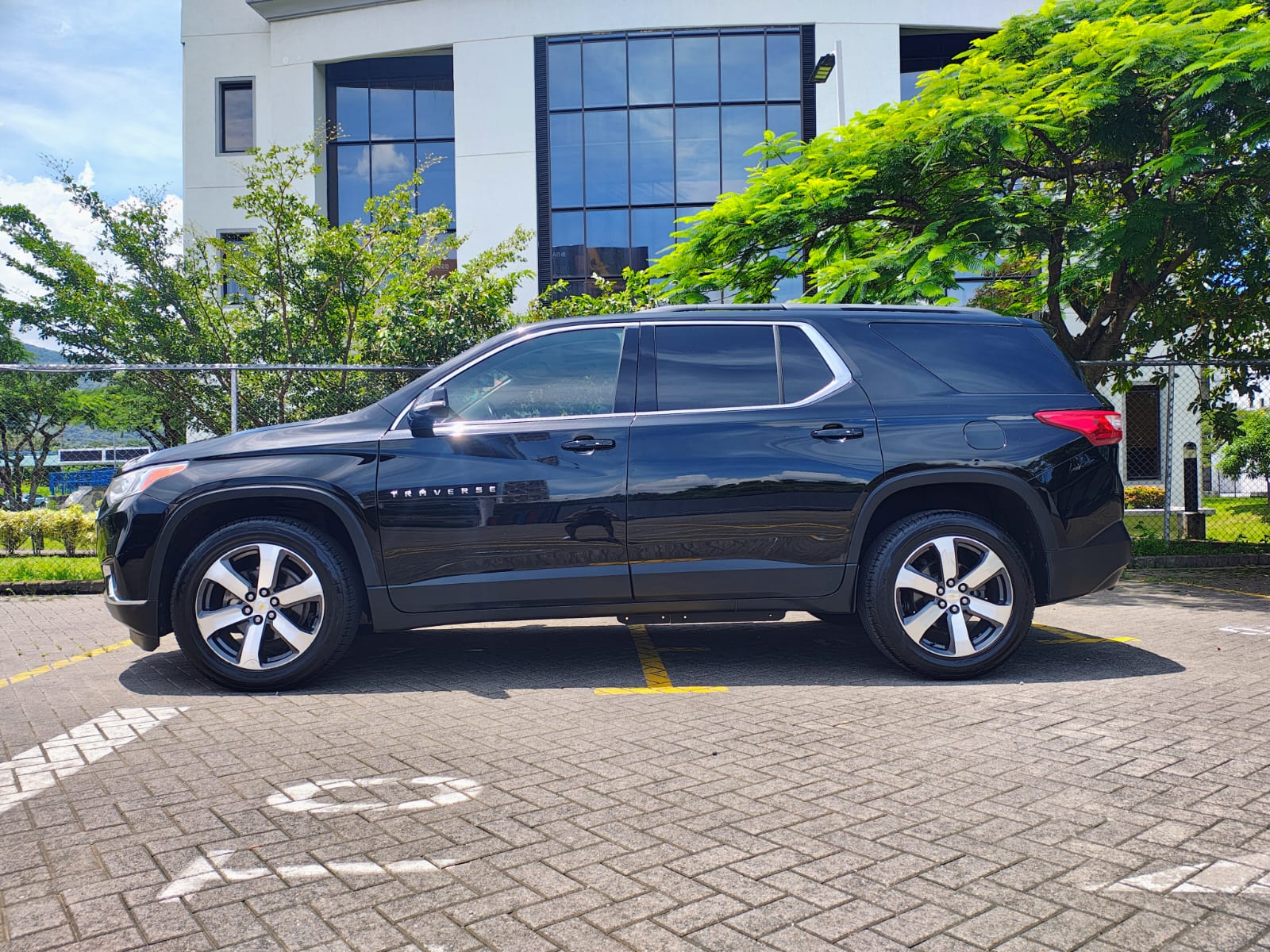 CHEVROLET TRAVERSE LT