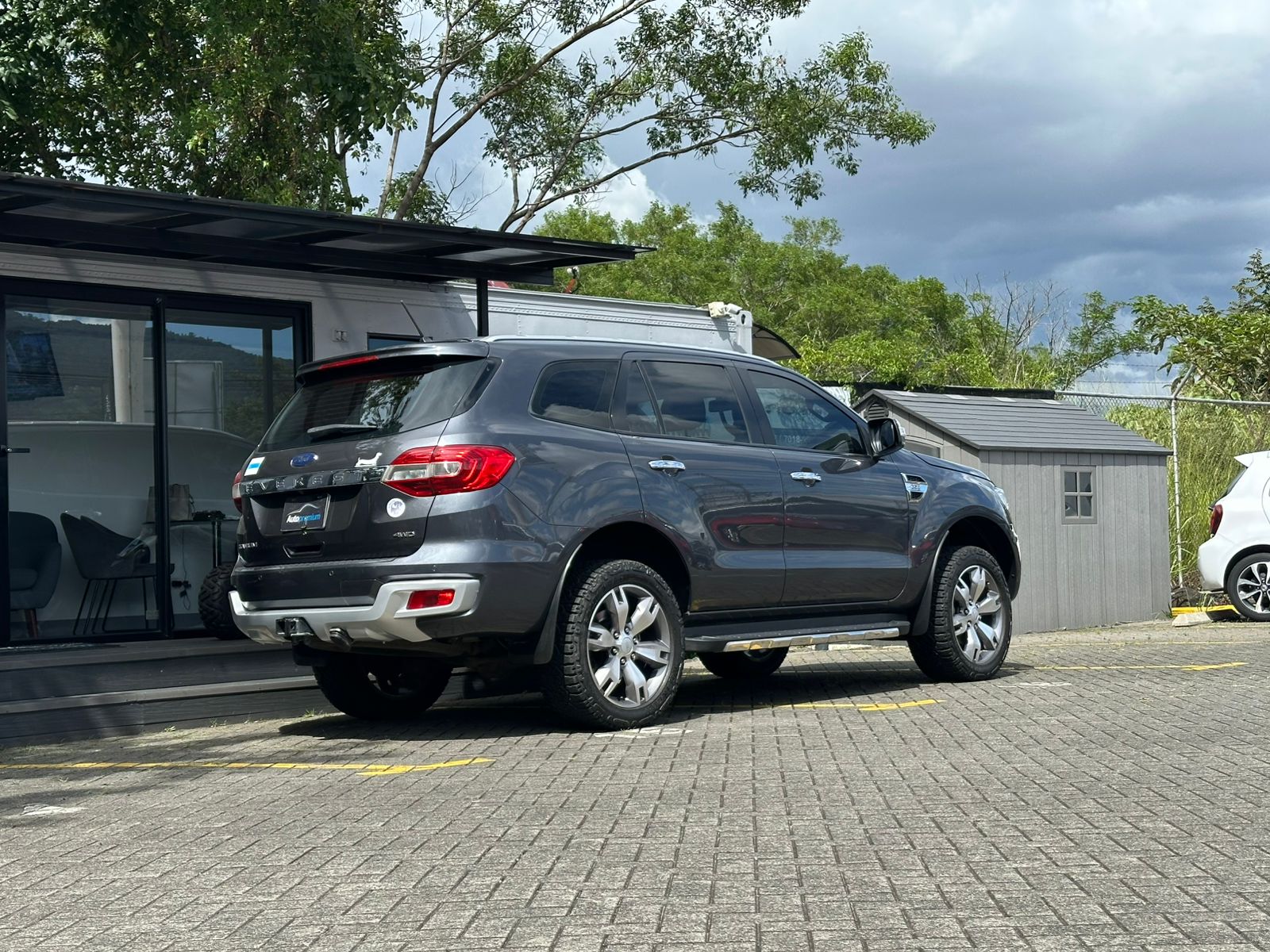 FORD EVEREST TITANIUM