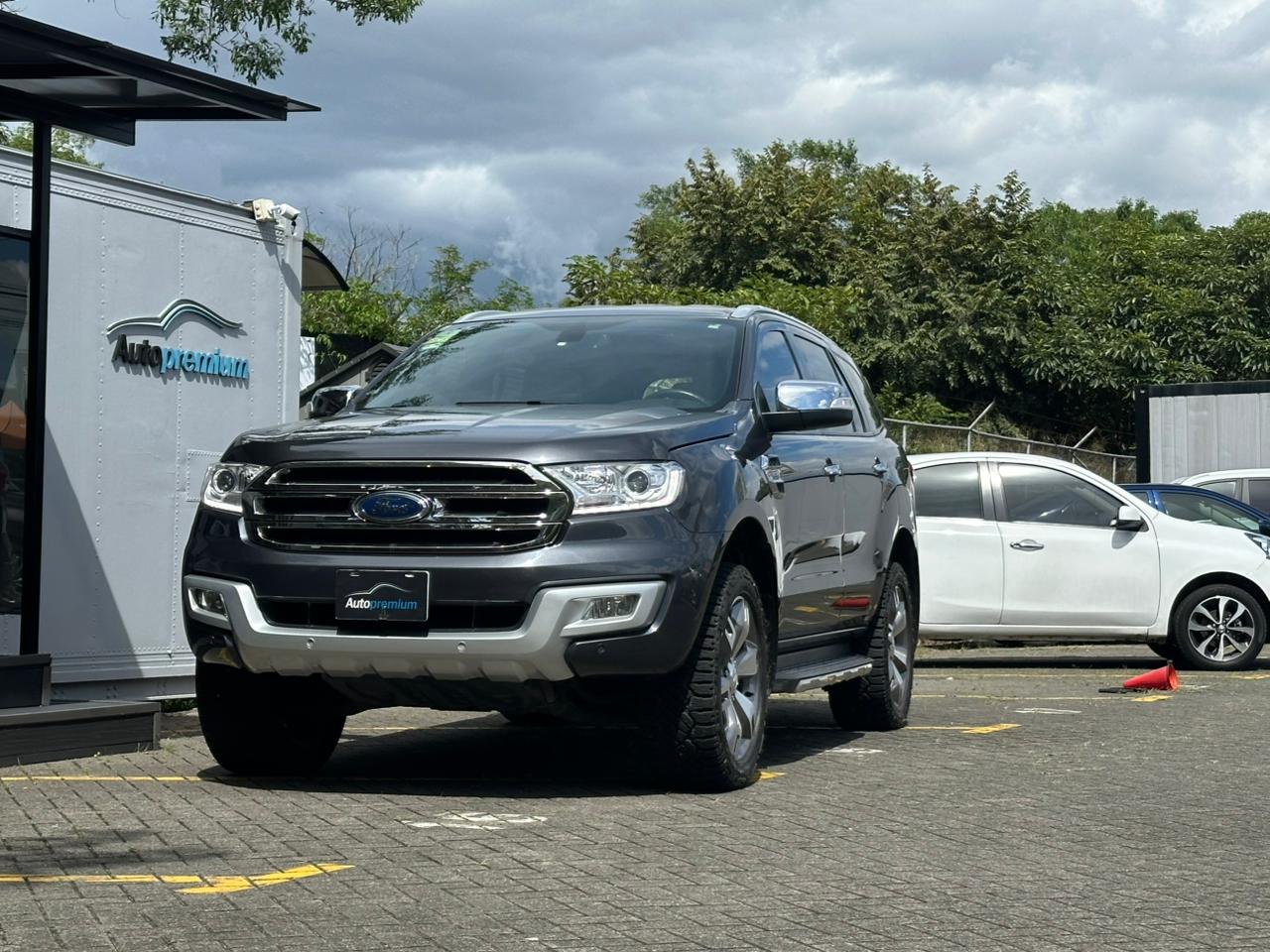 FORD EVEREST TITANIUM