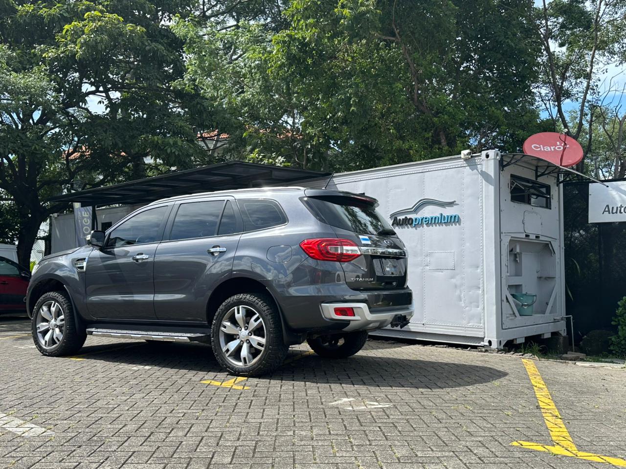 FORD EVEREST TITANIUM