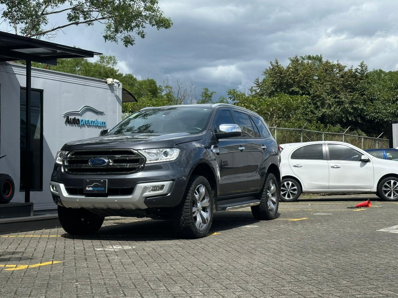 FORD EVEREST TITANIUM