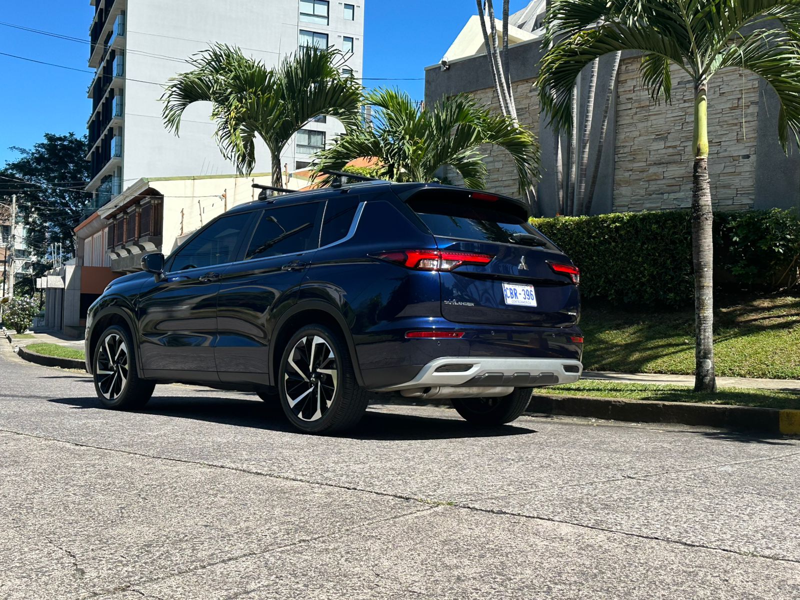 MITSUBISHI OUTLANDER