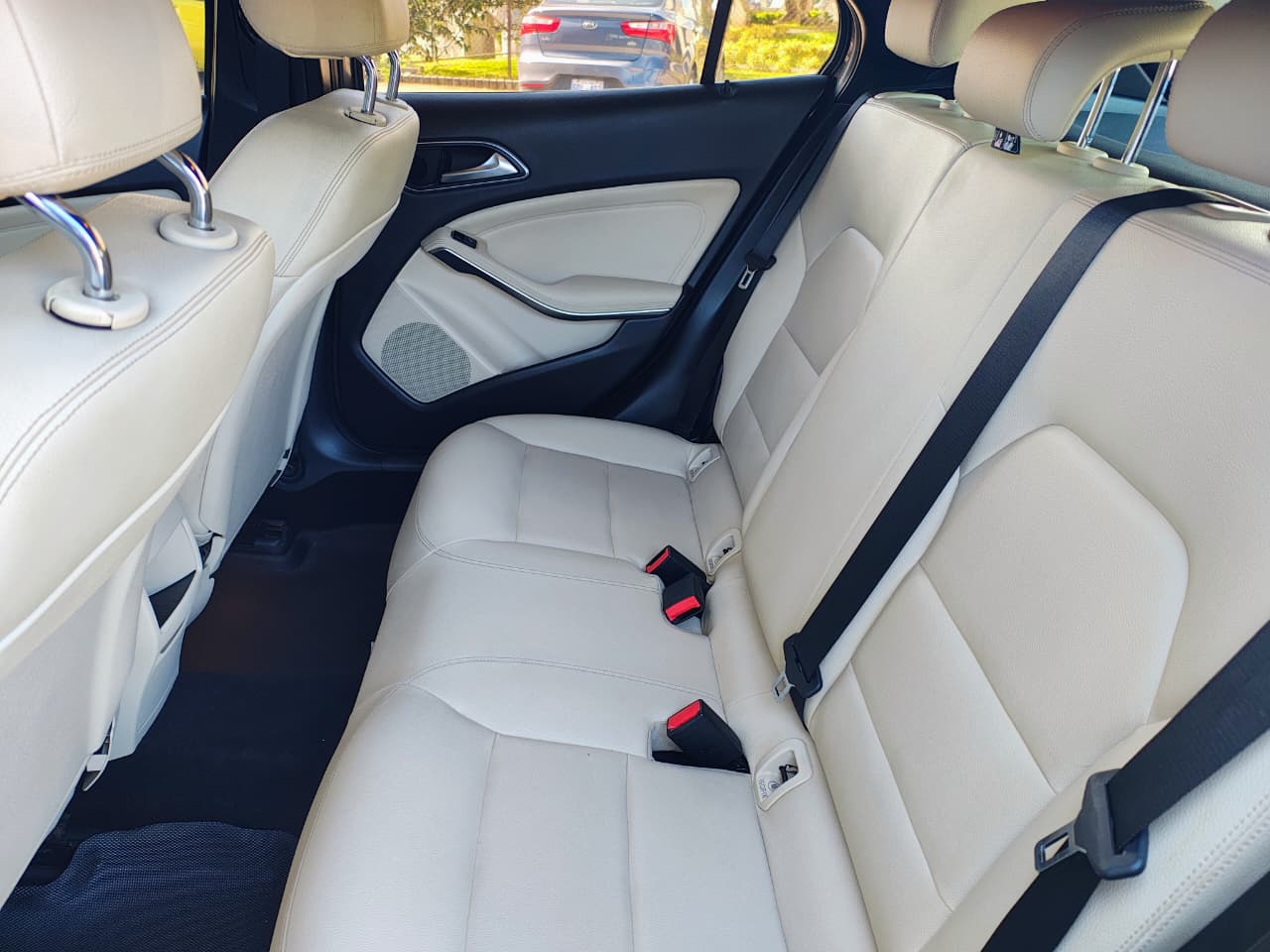 MERCEDES BENZ GLA180