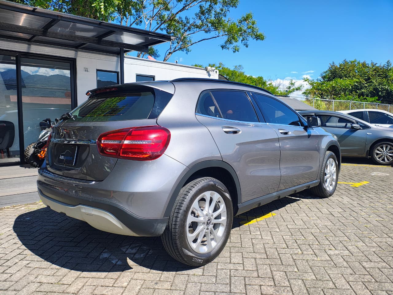MERCEDES BENZ GLA180