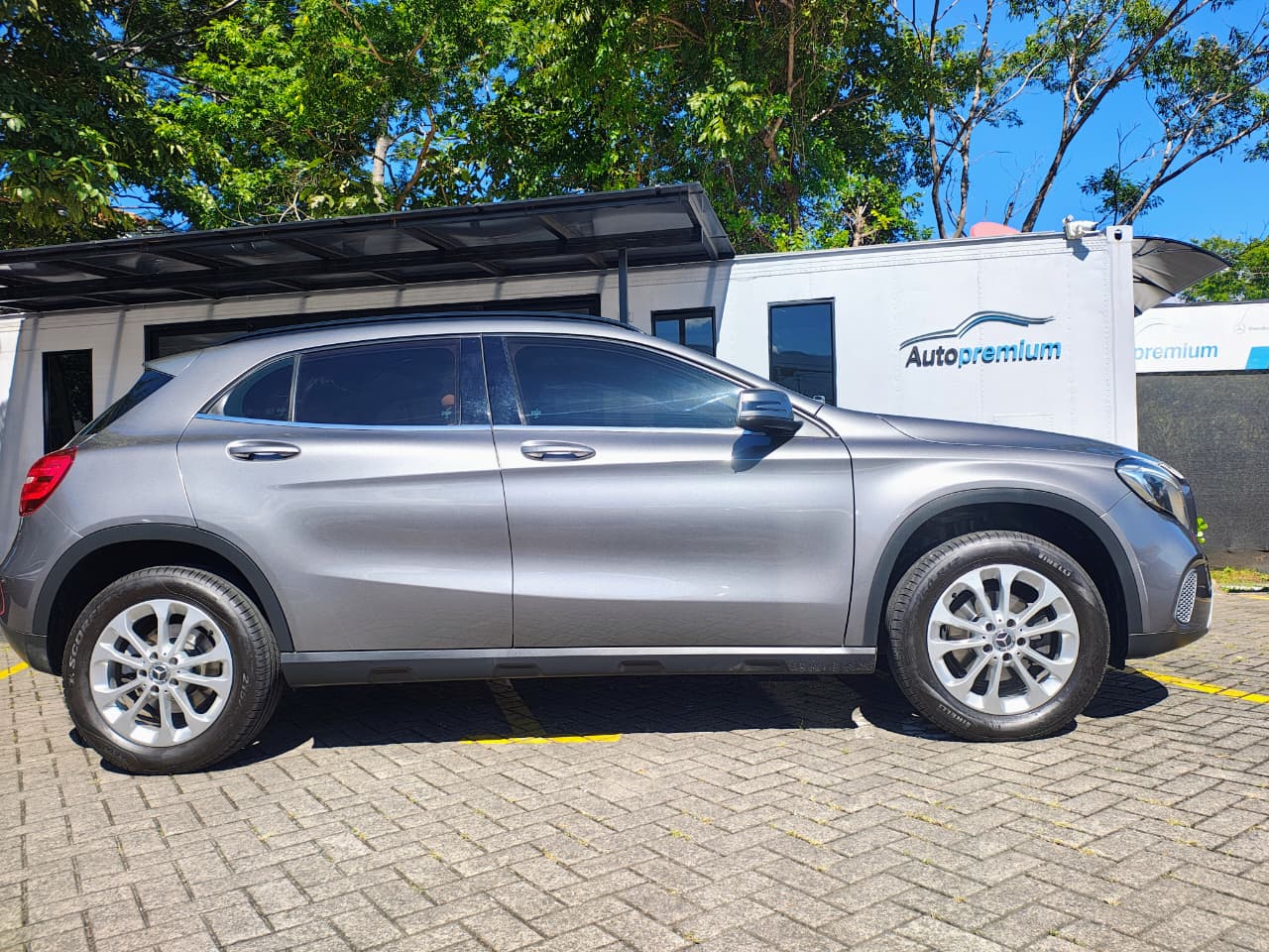 MERCEDES BENZ GLA180