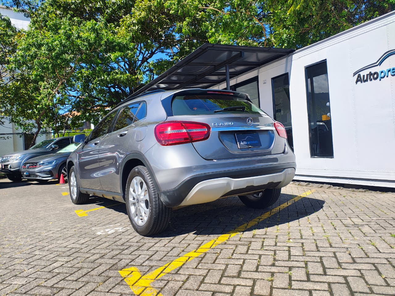 MERCEDES BENZ GLA180