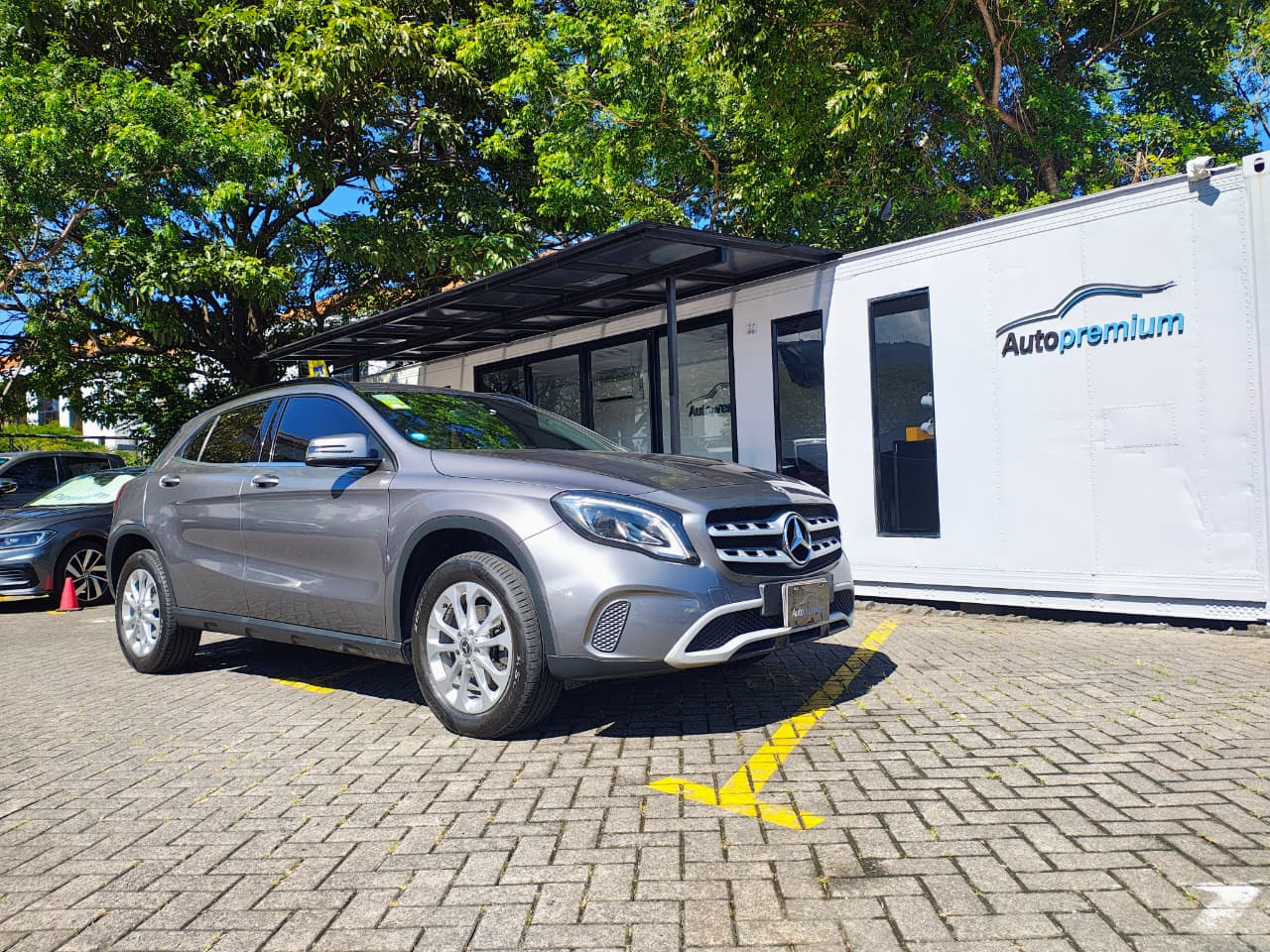 MERCEDES BENZ GLA180