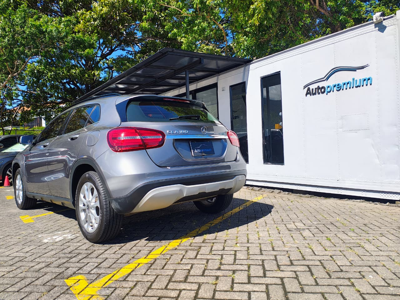 MERCEDES BENZ GLA180