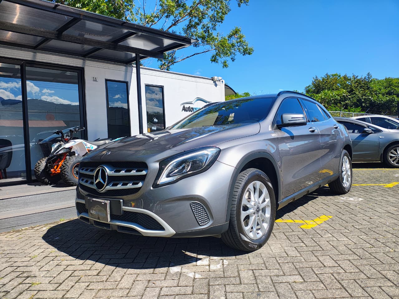 MERCEDES BENZ GLA180