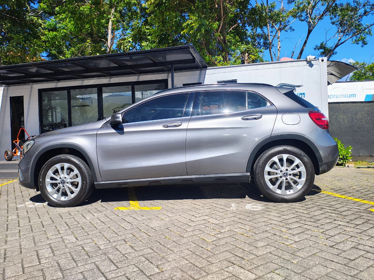 MERCEDES BENZ GLA180