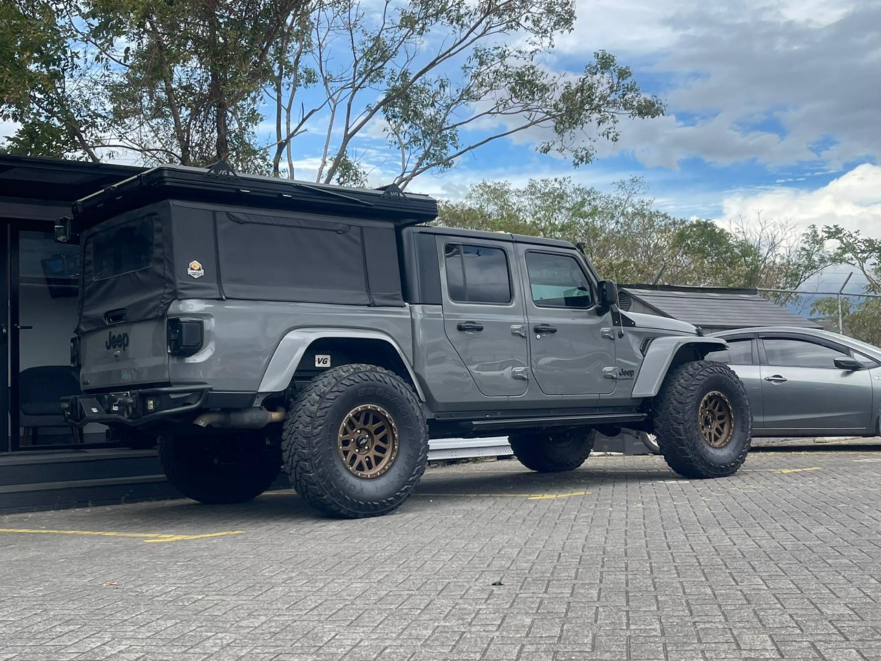 JEEP GLADIATOR SPORT