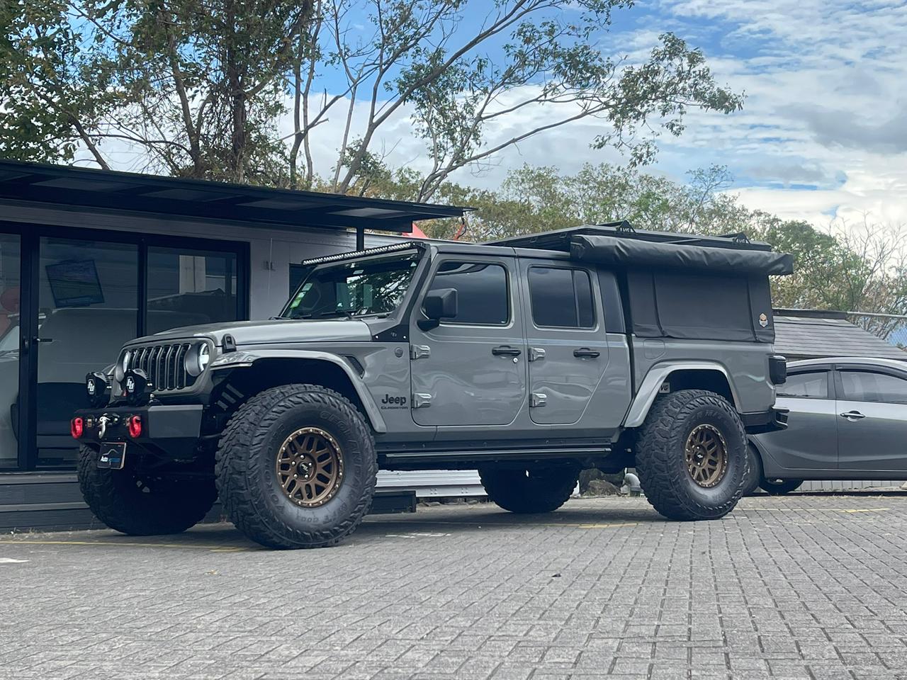 JEEP GLADIATOR SPORT