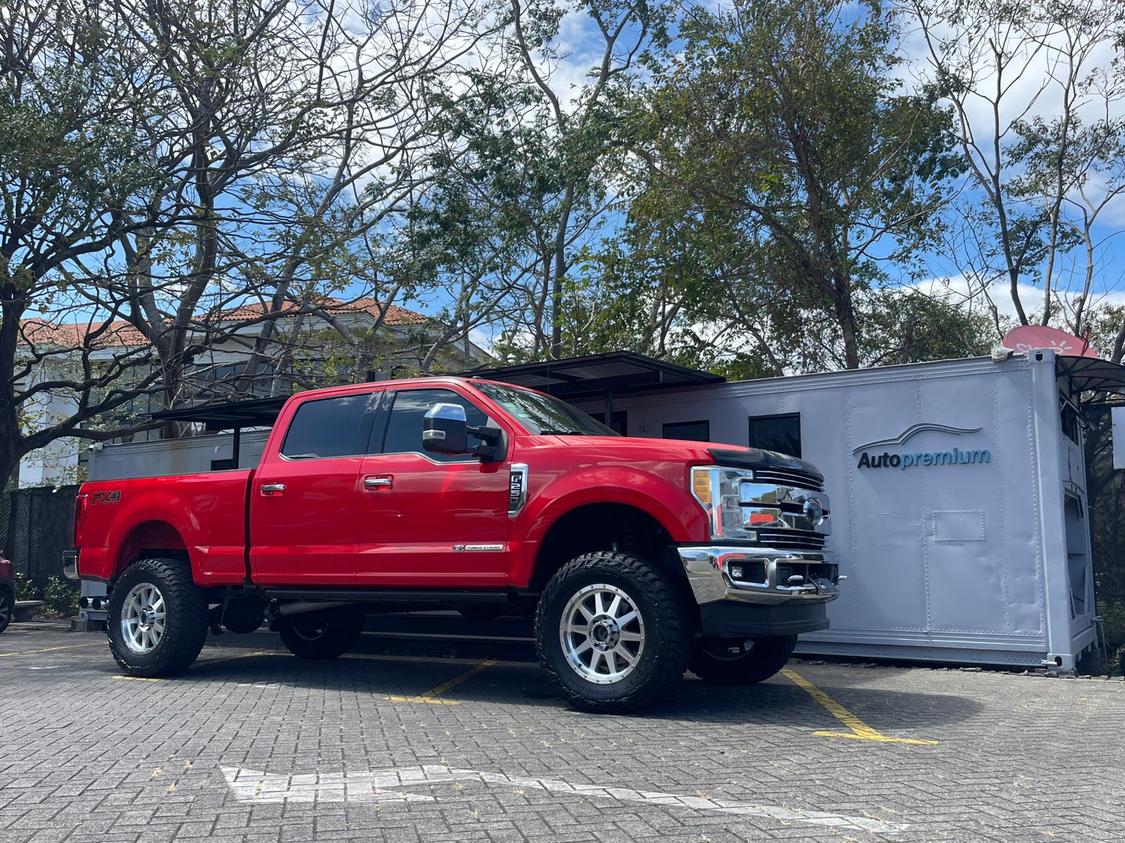FORD F250 LARIAT