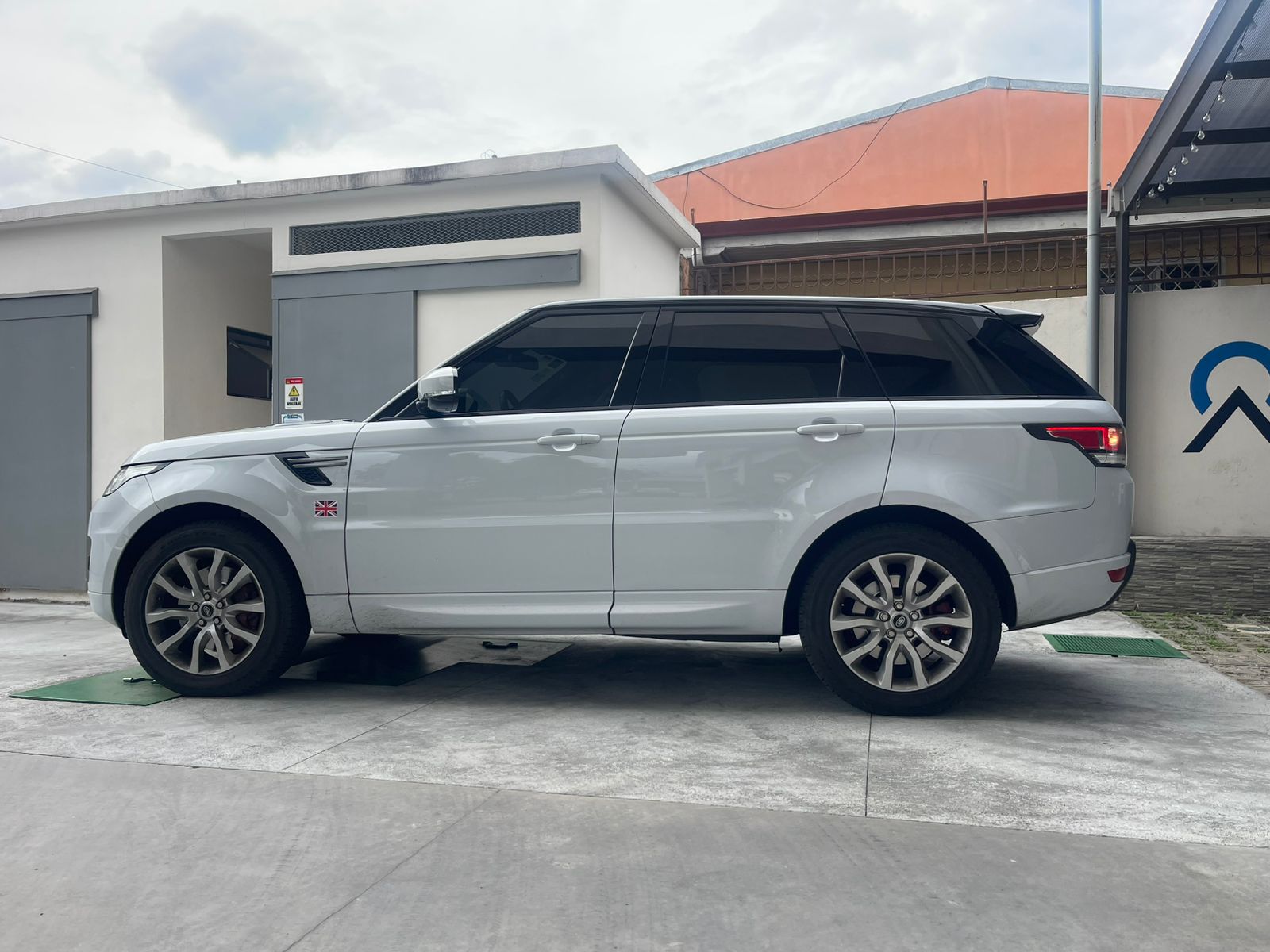 RANGE ROVER SPORT SE