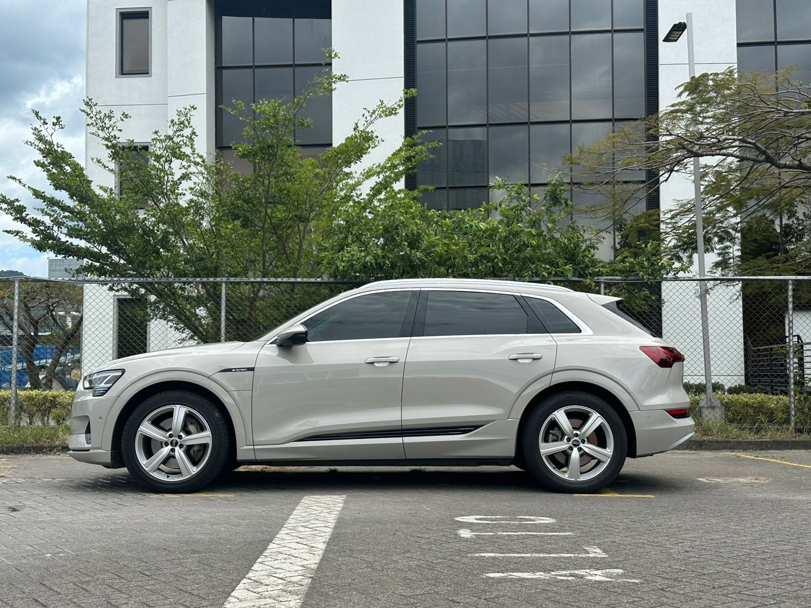 AUDI E-TRON 55 QUATTRO