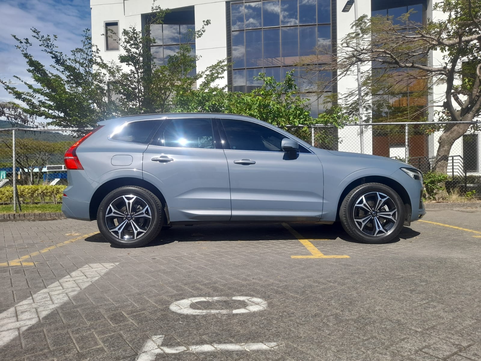 VOLVO XC60 B5
