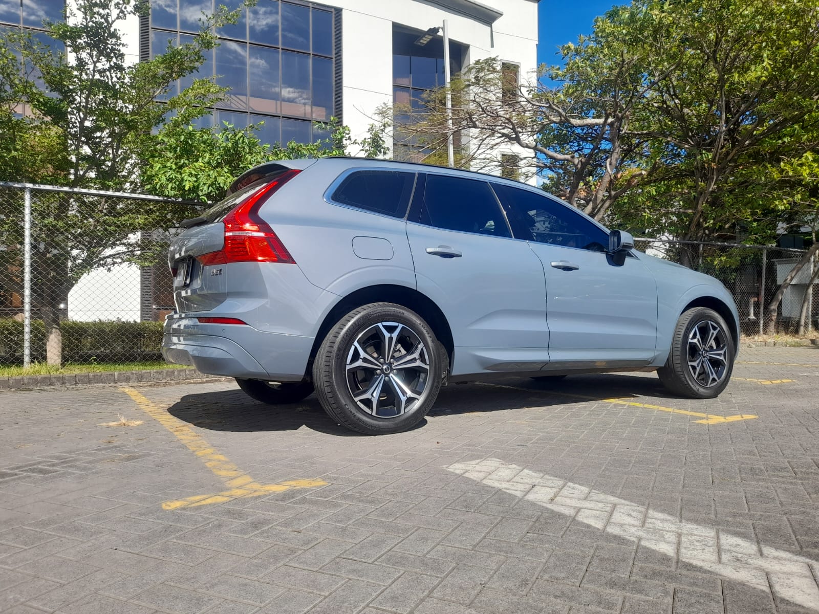 VOLVO XC60 B5