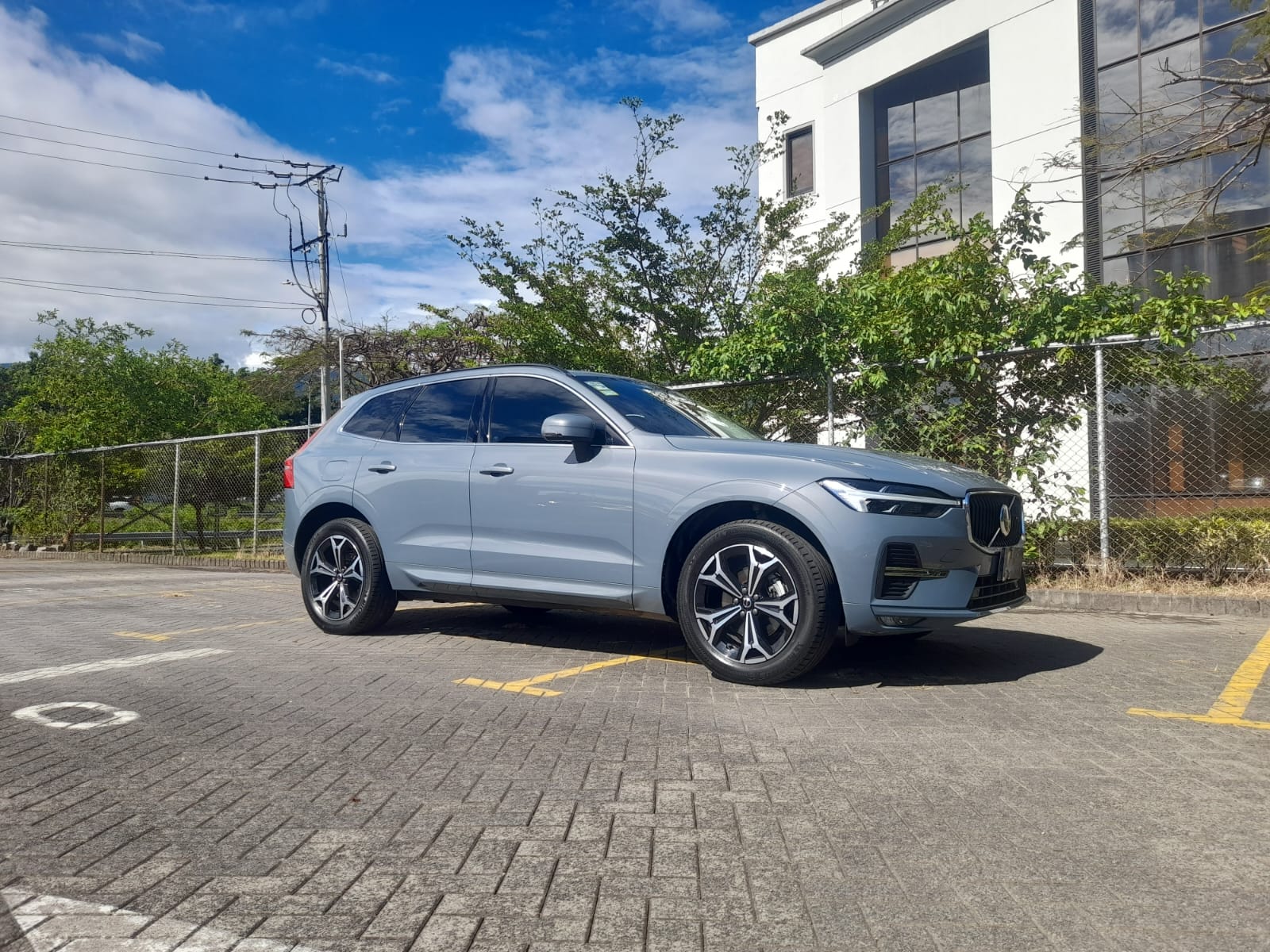 VOLVO XC60 B5