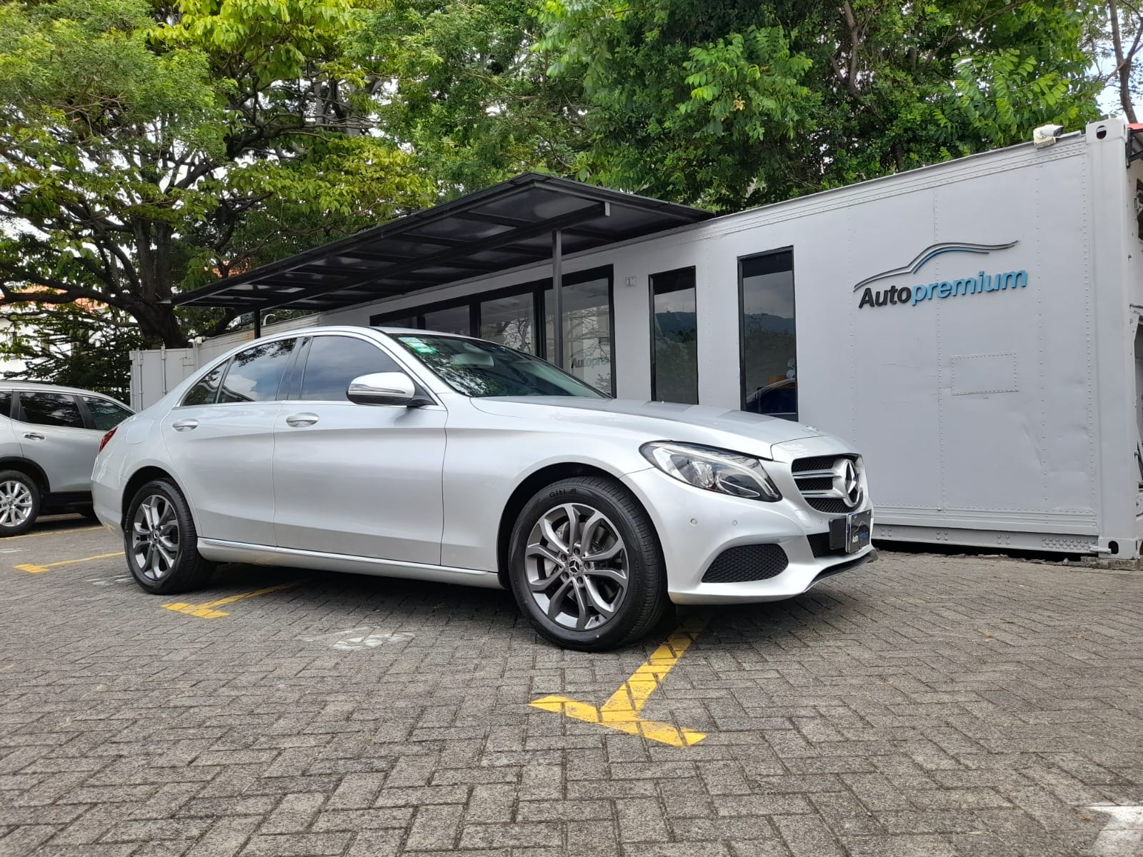 MERCEDES BENZ C250