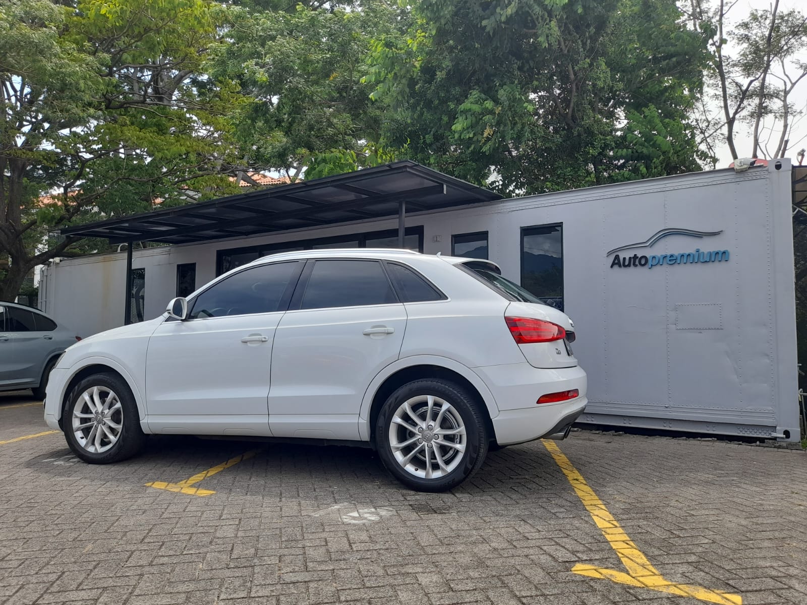 AUDI Q3