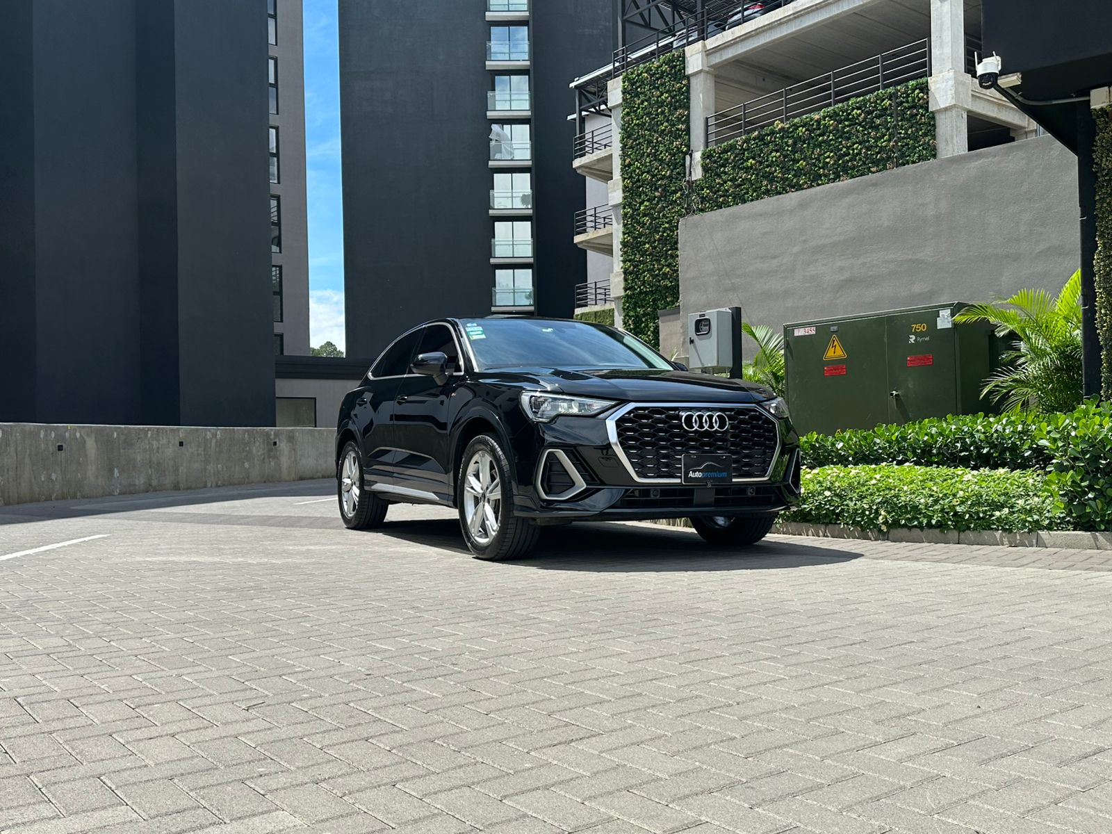 Q3 SPORTBACK S-LINE