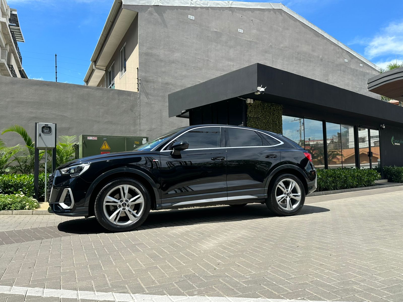 Q3 SPORTBACK S-LINE