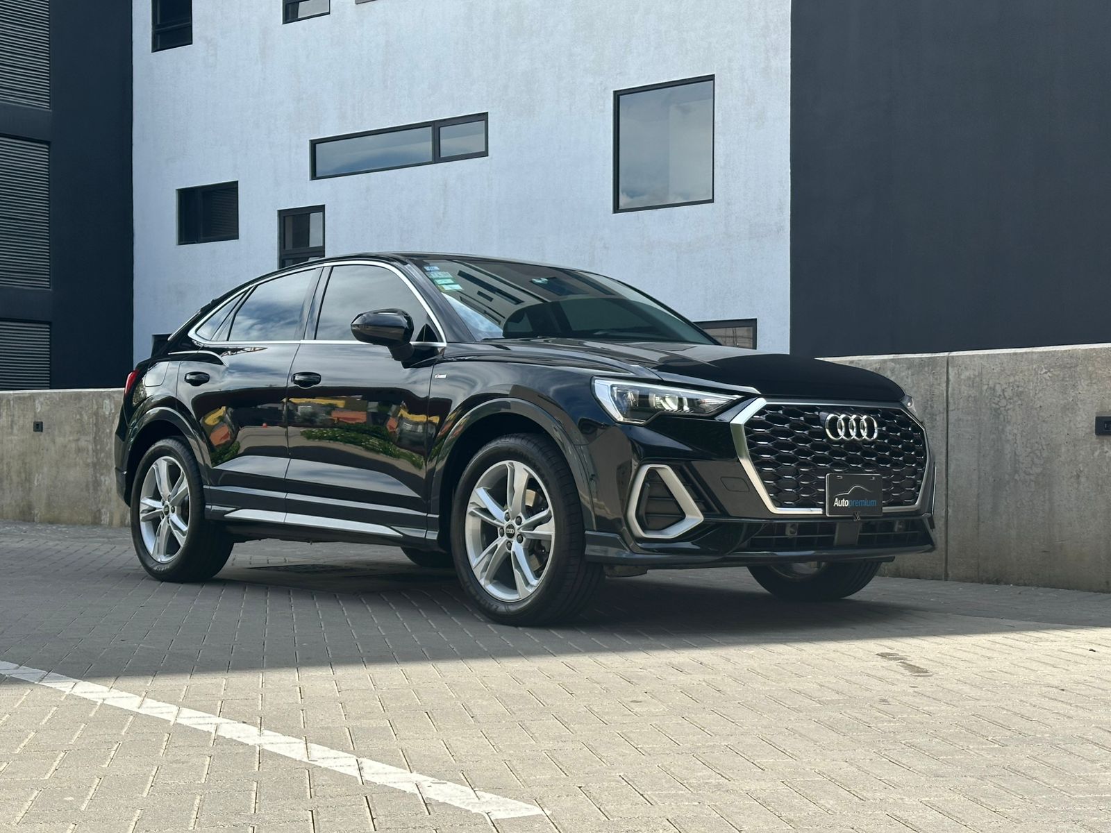 Q3 SPORTBACK S-LINE