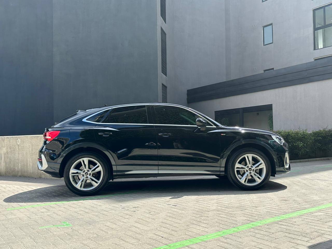 Q3 SPORTBACK S-LINE
