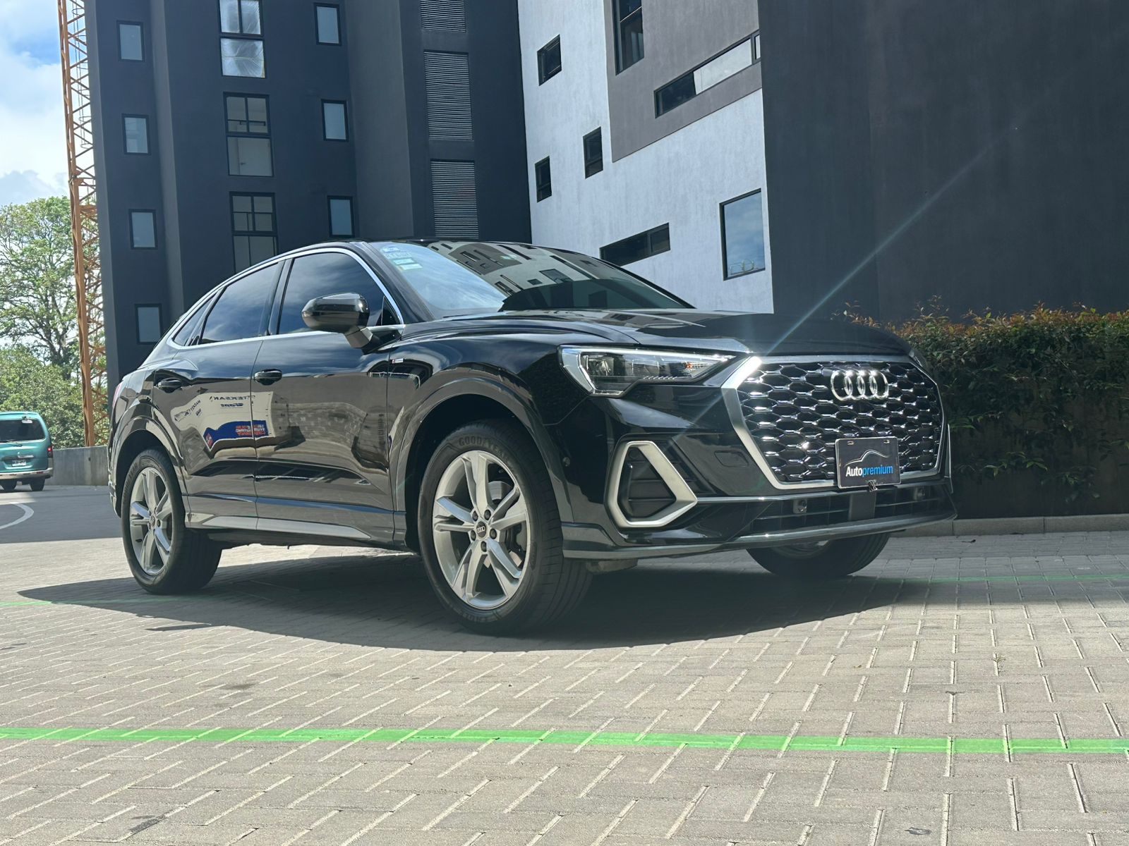 Q3 SPORTBACK S-LINE