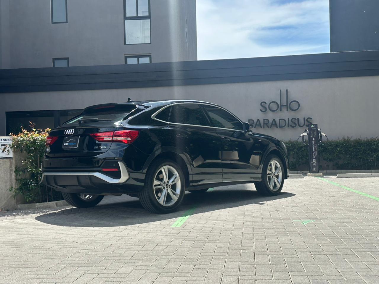 Q3 SPORTBACK S-LINE