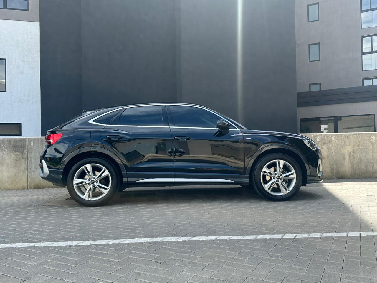 Q3 SPORTBACK S-LINE