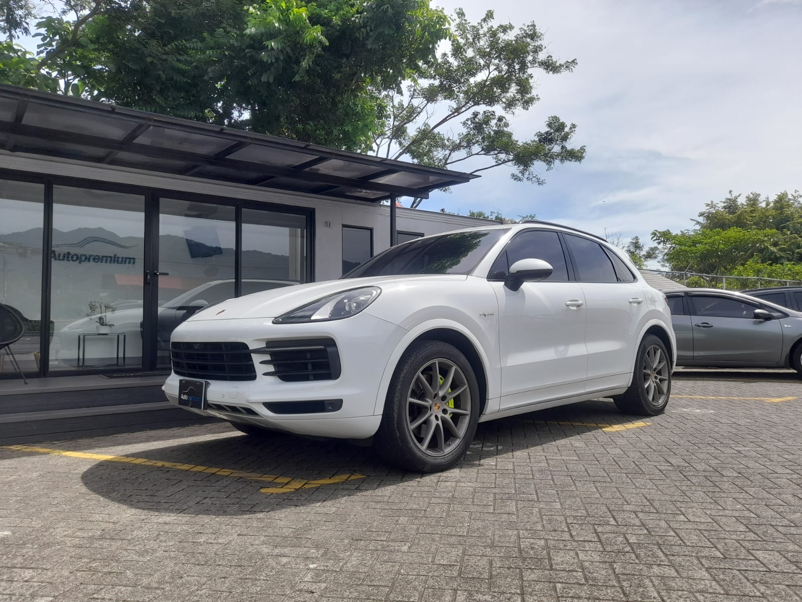 PORSCHE CAYENNE E-HYBRID